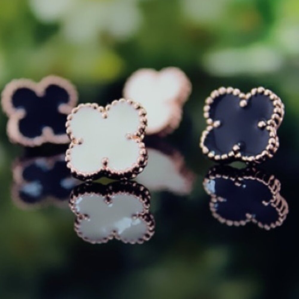 Four leaf clover earrings in WHITE Gold Alhambra 1 motif stud earring